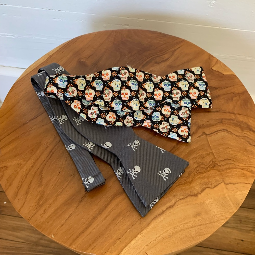 2 Skull Bow ties